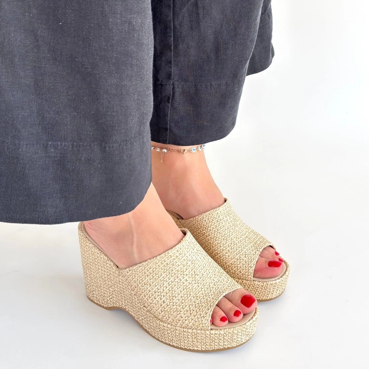 Tlay Bej Hasır Dokumalı Dolgu Topuk Terlik