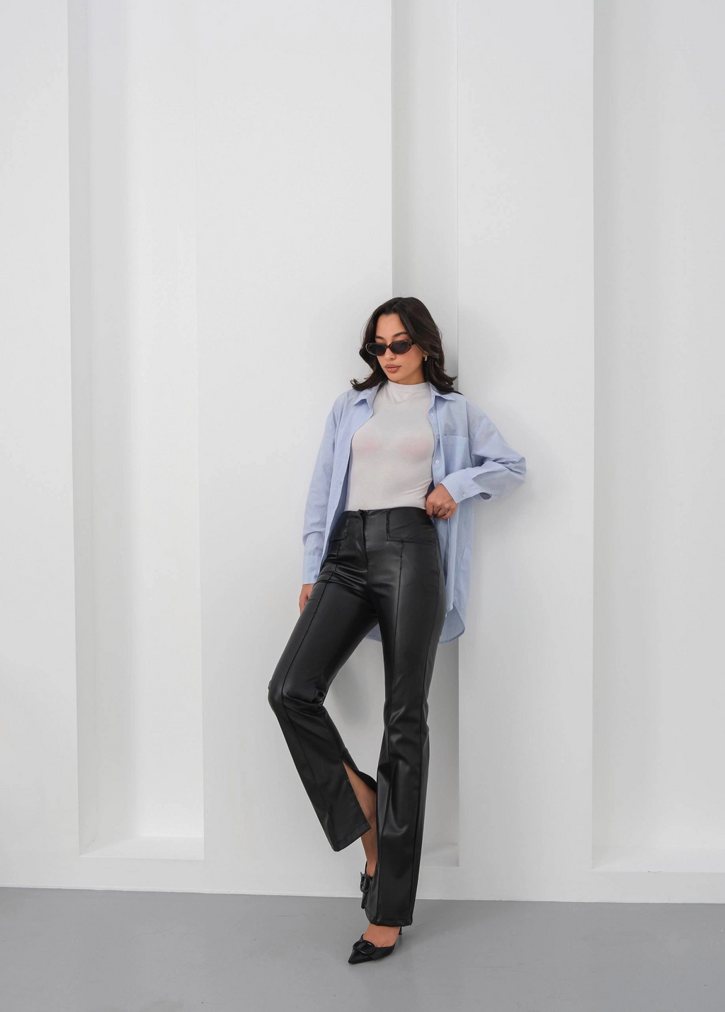 İspanyol yırtmaçlı paça deri pantolon siyah hn