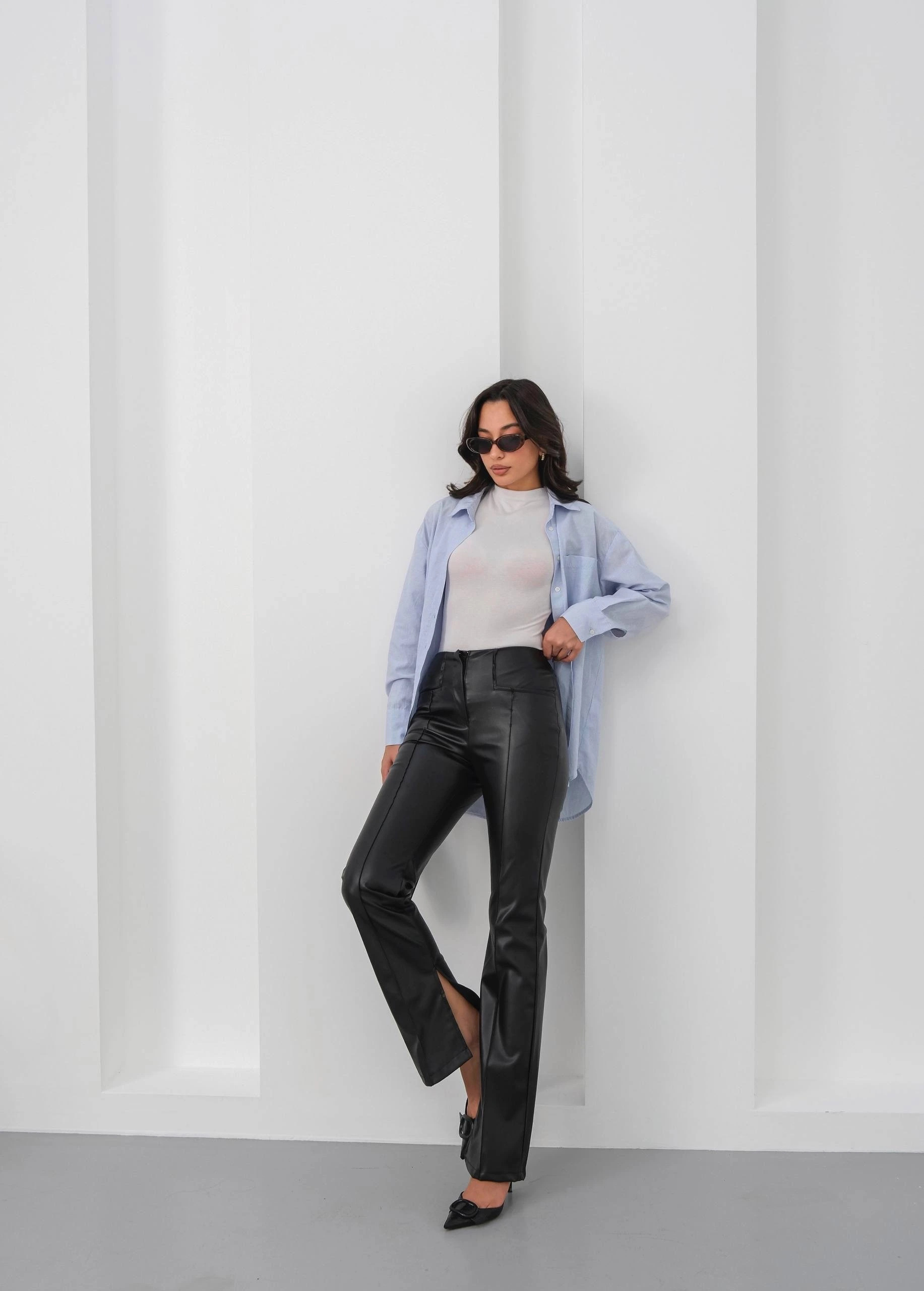 İspanyol yırtmaçlı paça deri pantolon siyah hn