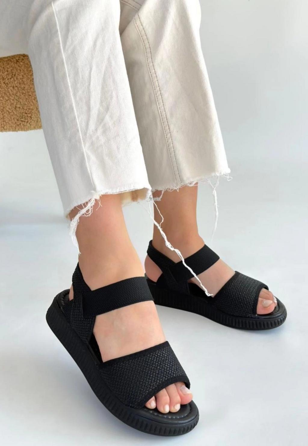 Jake Siyah Hasır Cilt Sandalet