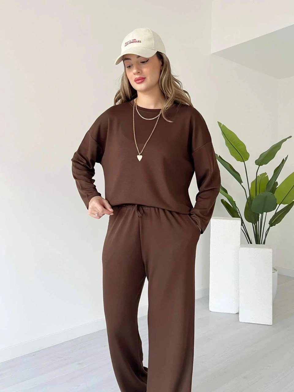 Kollu modal takım kahve