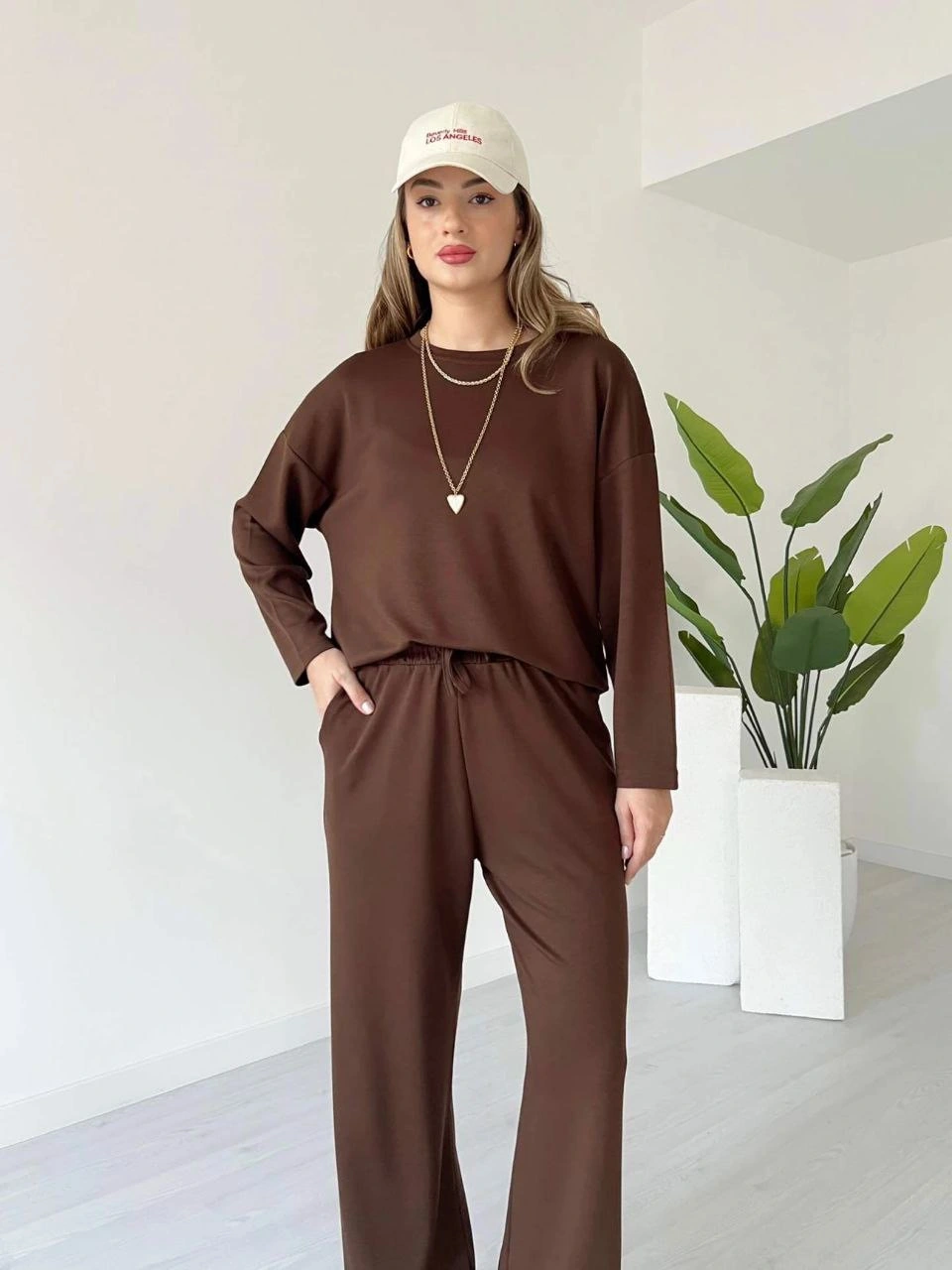 Kollu modal takım kahve