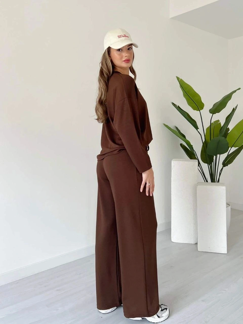 Kollu modal takım kahve