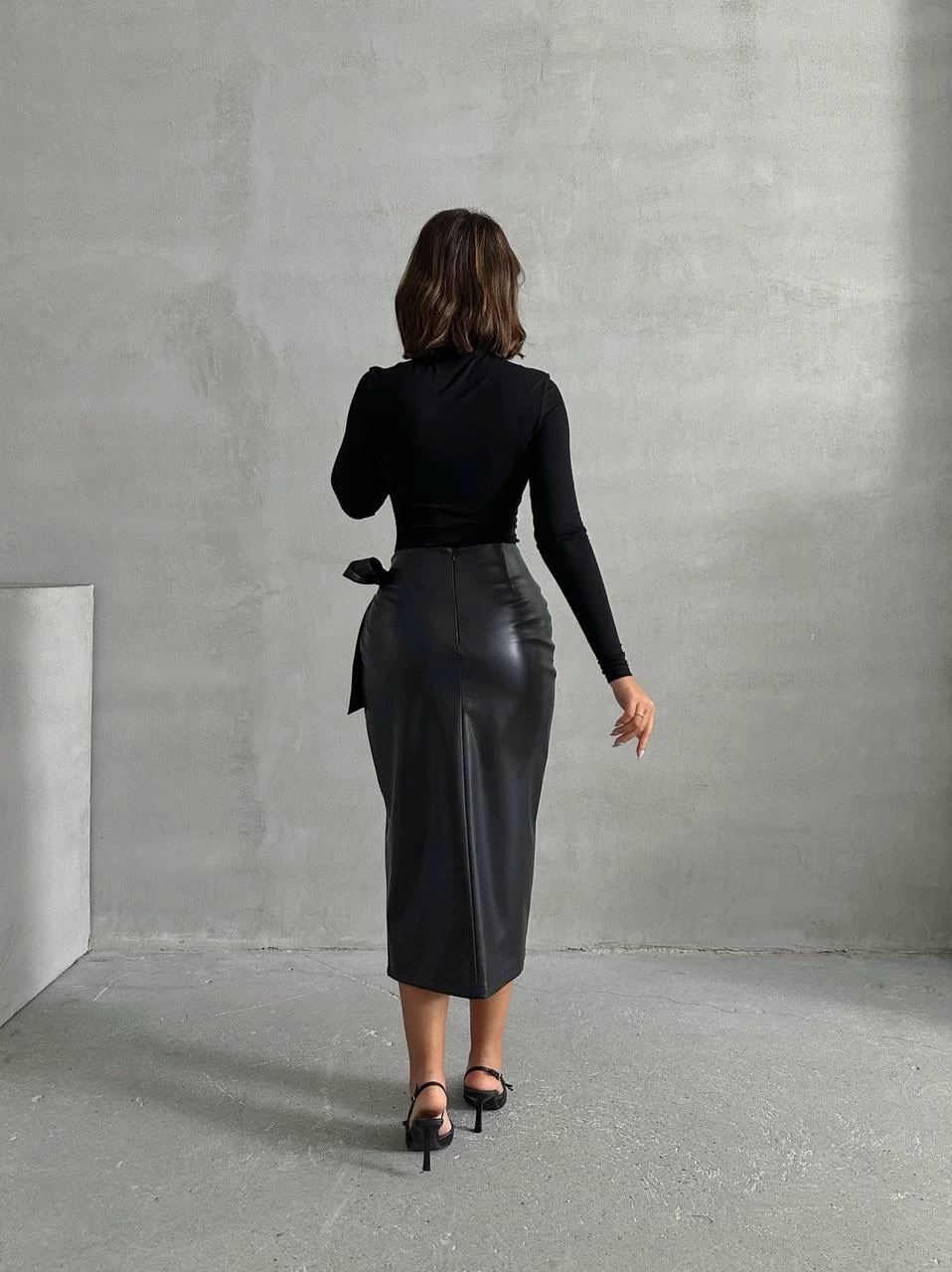 Kuşaklı uzun deri etek siyah h26414