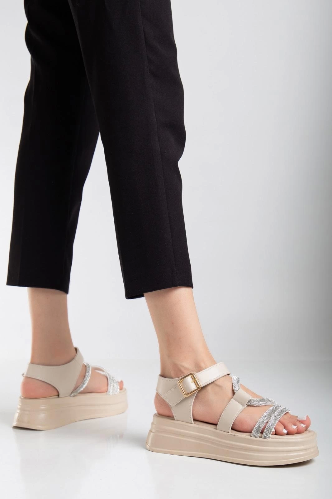 Lenda Bej Cilt Kemerli Sandalet