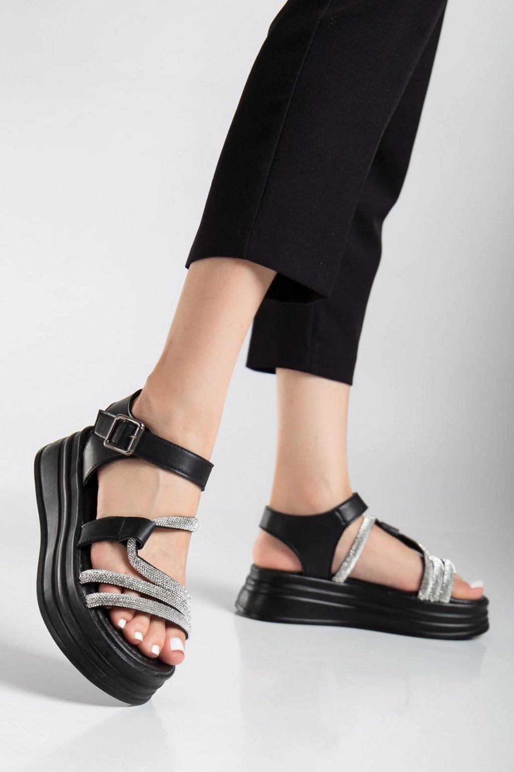 Lenda Siyah Cilt Kemerli Sandalet