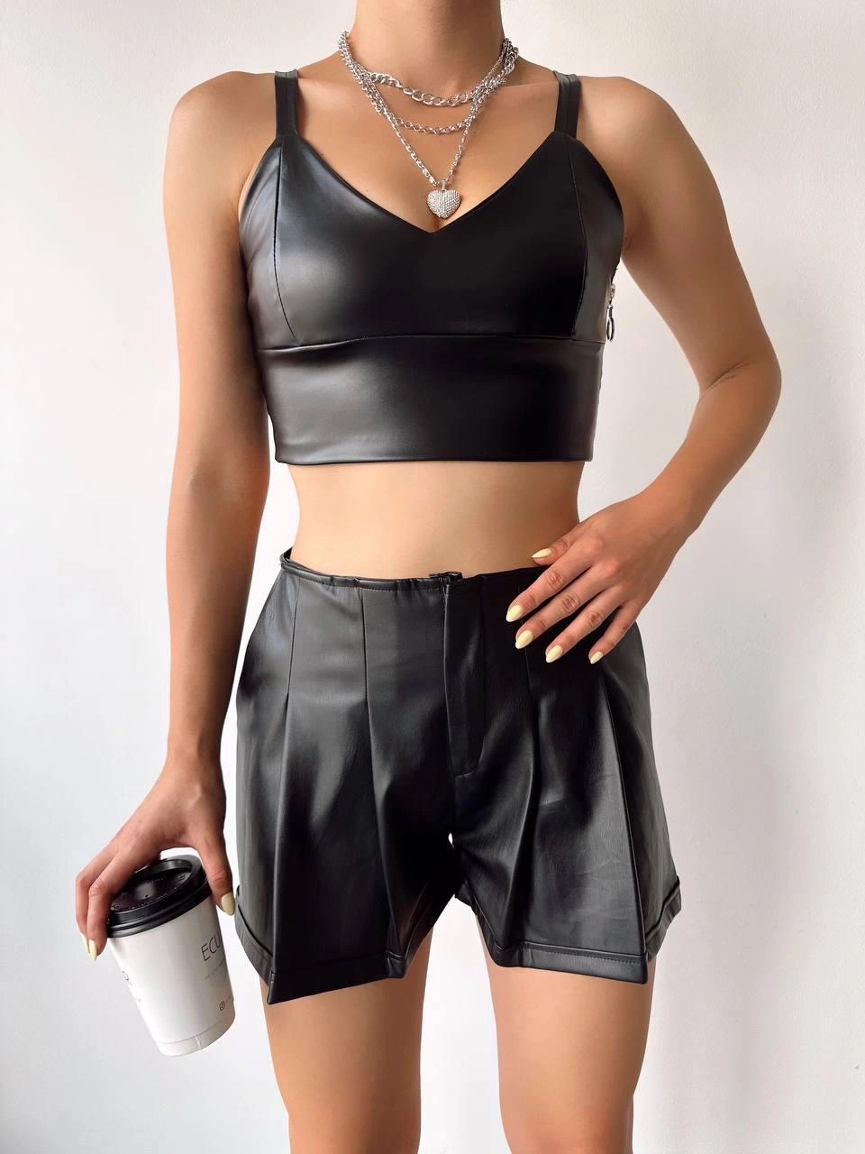 Pileli deri şort siyah h240053