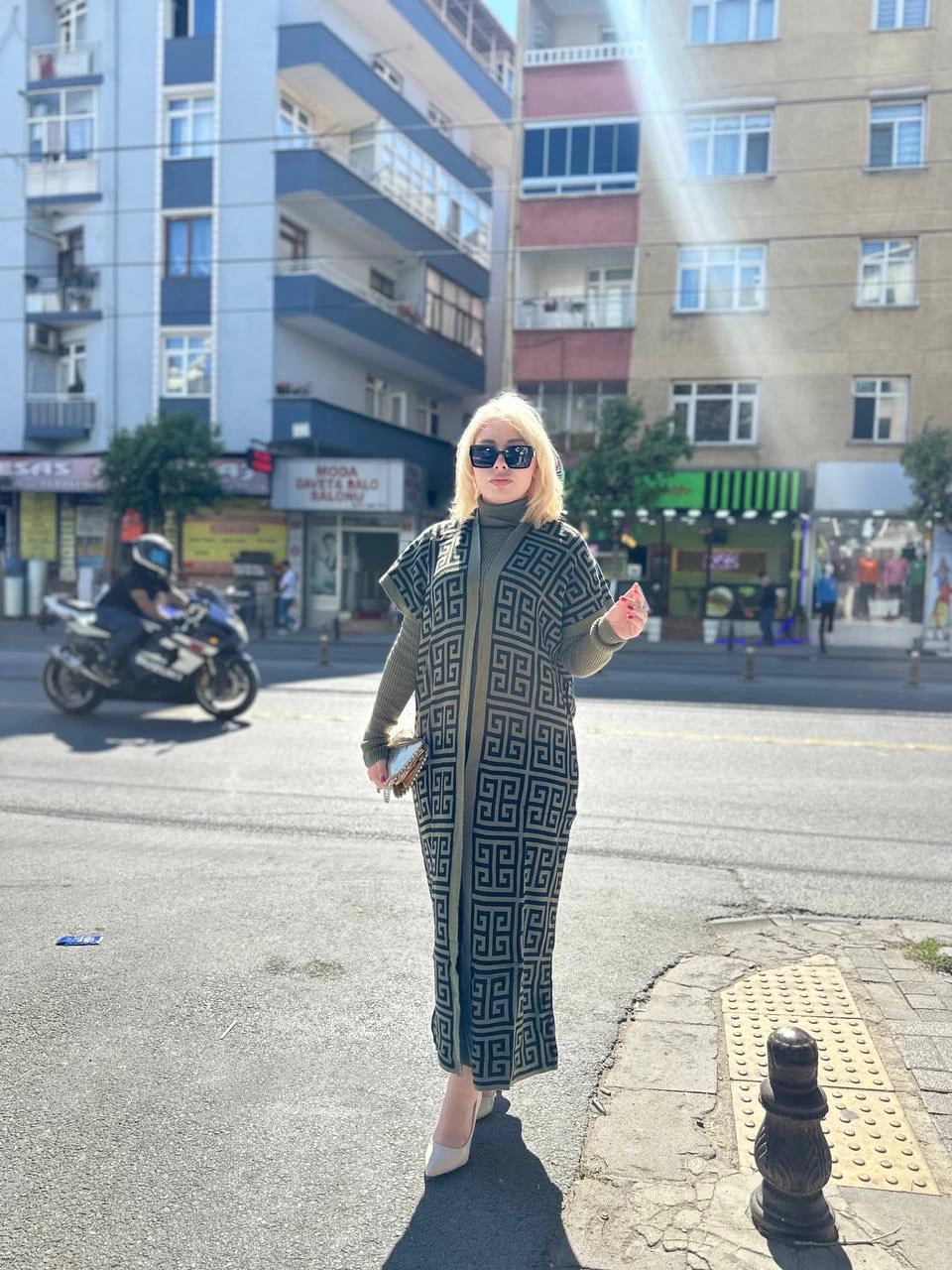 Siyah çizgi desenli elbiseli hırka triko takım haki