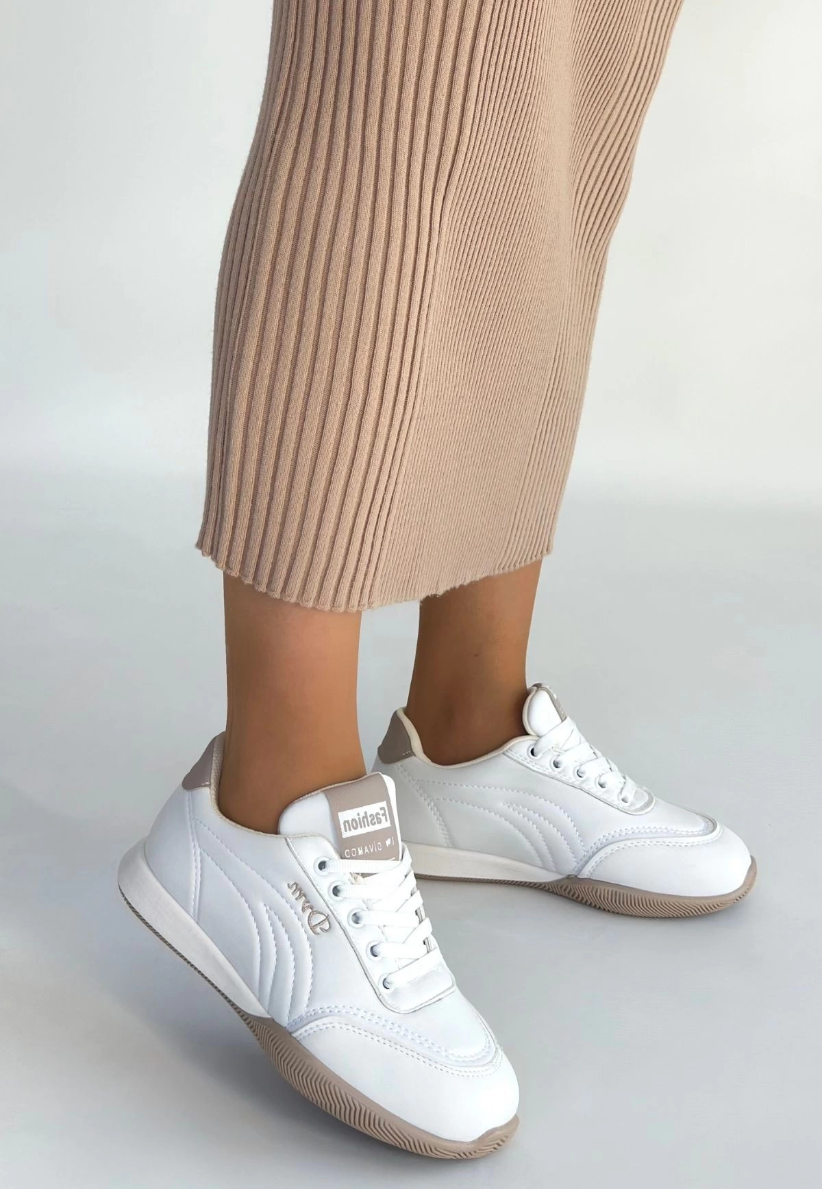 Tawen Beyaz Cilt Bağcıklı Spor Ayakkabı