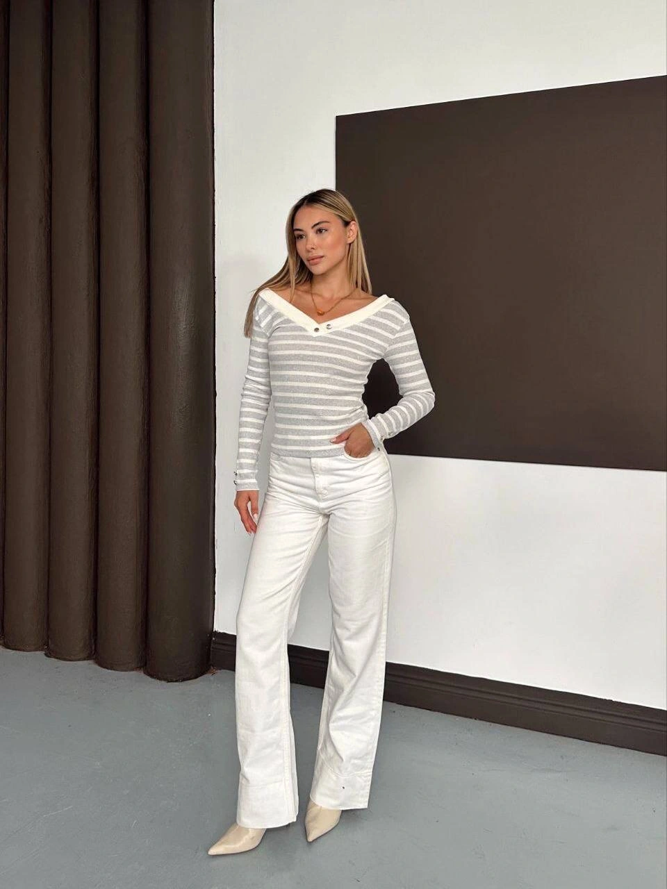 V yaka kol ve yaka düğmeli bluz gribeyaz A4047